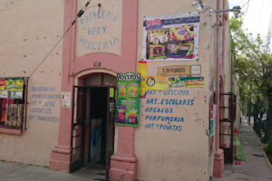 Papelería y Abastos Vely Renta Fiestas Beto y Vely en Carmen